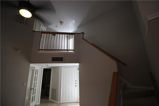 Building Photo - 2 Bedroom, 2 Bath  in Bryan Place