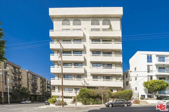 Building Photo - 1601 N Fuller Ave
