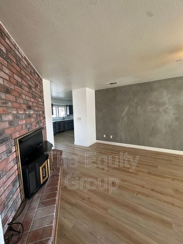 Building Photo - 830 W Vassar Ave