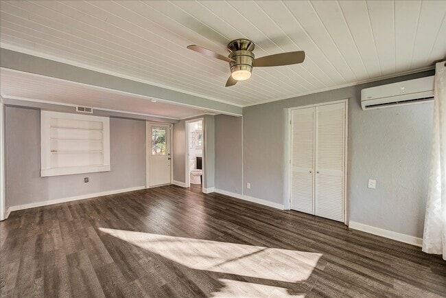 Building Photo - 1701 E Henry Ave