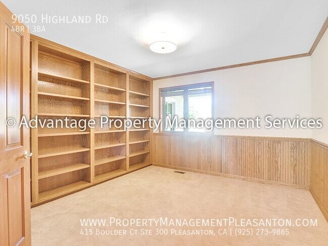 Building Photo - Unique 4 Bed / 3 Bath 3,484 Sq Ft Home off...