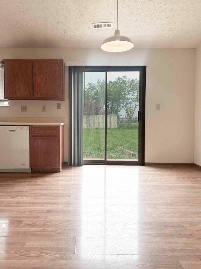 Building Photo - 7947 Schoolside Dr
