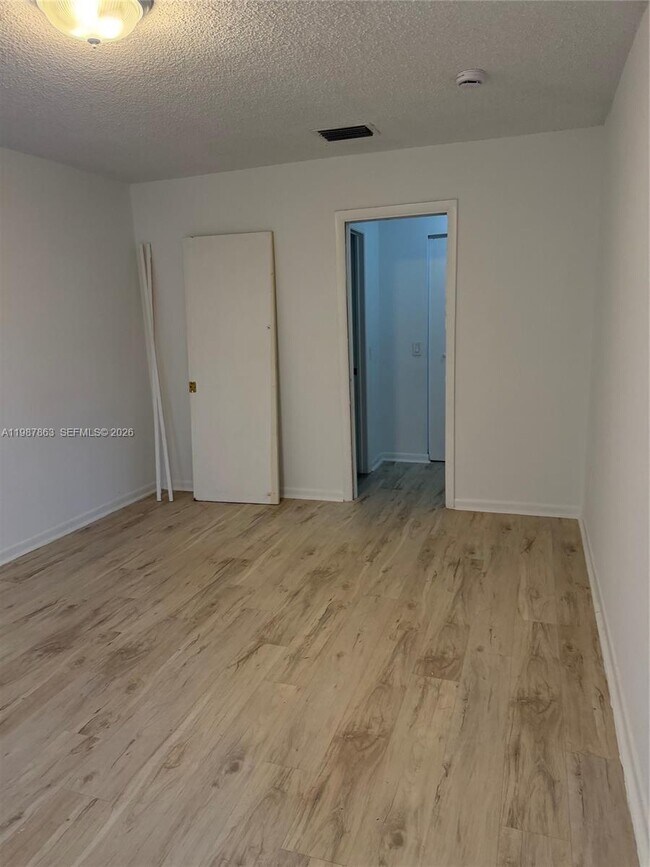 Building Photo - 1419 Yellowthroat St