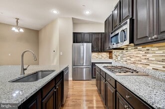 Building Photo - 9851 Garden Ranges