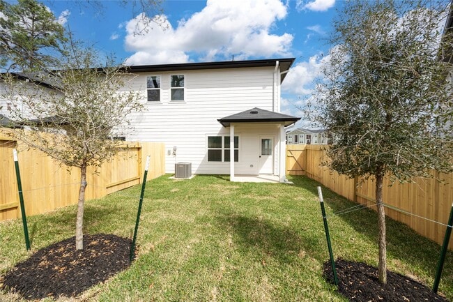 Building Photo - 1943 Longmire Villas Ct