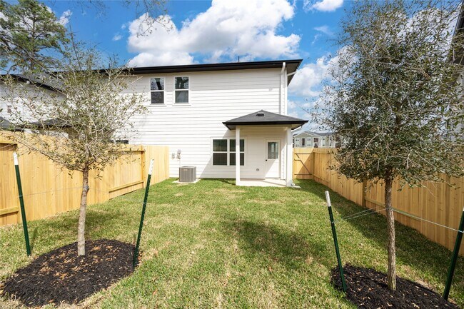 Building Photo - 2031 Longmire Villas Ct