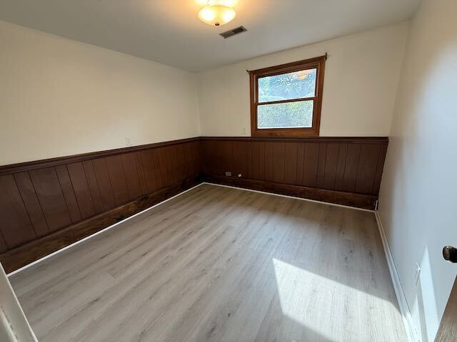 Building Photo - Large Home in Richwoods School District