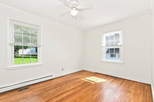 Building Photo - 403 W Pine St