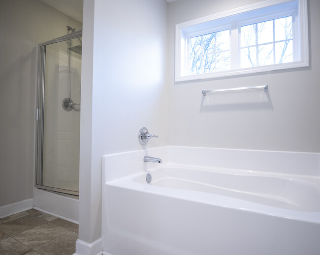 Master Bath Tub and Shower - 23 Okame Ct