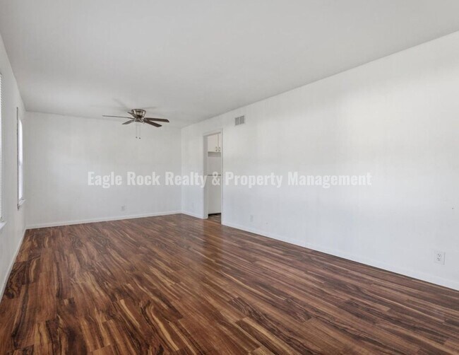 Building Photo - 4341 N Iroquois Ave