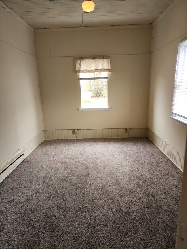 Building Photo - 1 E Elger St