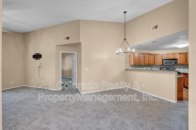 Building Photo - 8601 E Dry Creek Rd