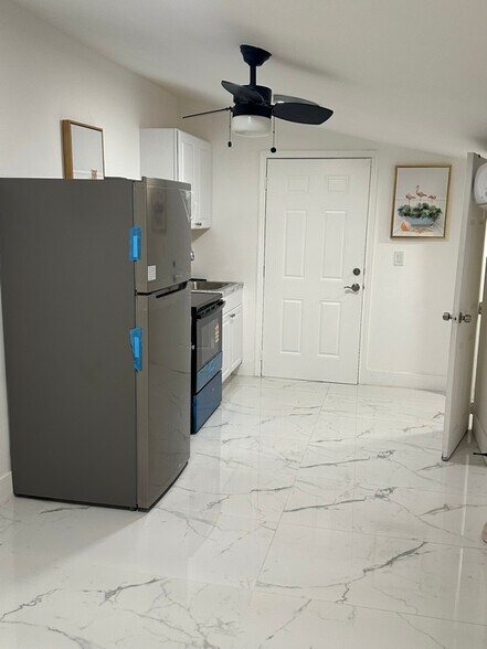 Building Photo - 1020 NW 55th St