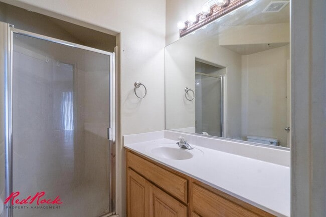 Building Photo - Fresh Carpet! Spacious 5-Bedroom Townhome