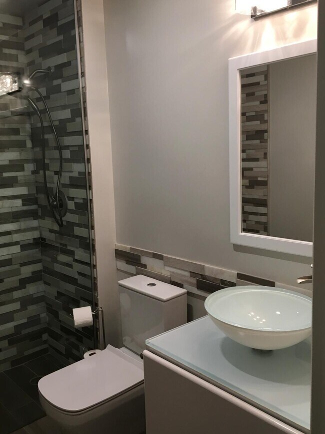 Building Photo - 7770 La Mirada Dr