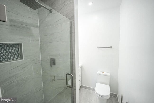 Building Photo - 8665 Center Rd