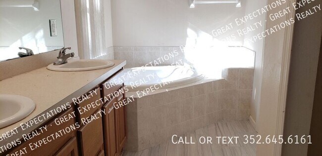 Building Photo - 6499 N Airmont Dr