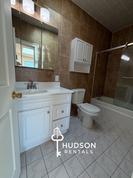 373 Danforth Ave 404 - 369 Danforth Ave