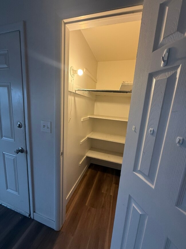 Building Photo - 545 Stringham Ave