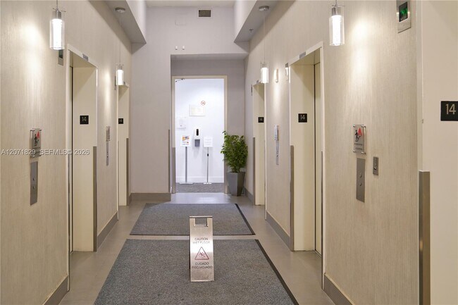 Building Photo - 1200 Brickell Bay Dr