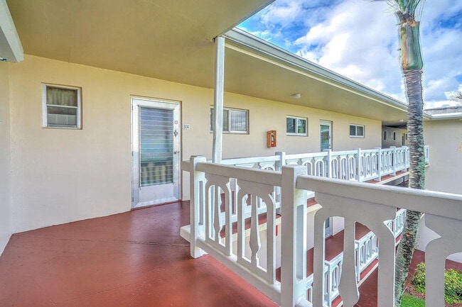 Building Photo - 2606 Garden Dr S