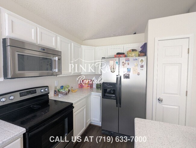 Building Photo - 955 Lords Hill Dr