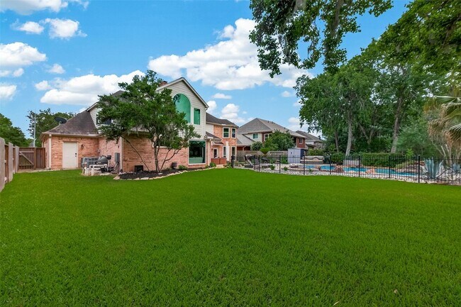 Building Photo - 1403 Hillside Forest Dr
