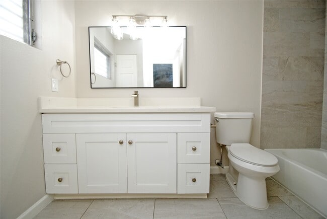 Building Photo - 2515 Yoakum Blvd