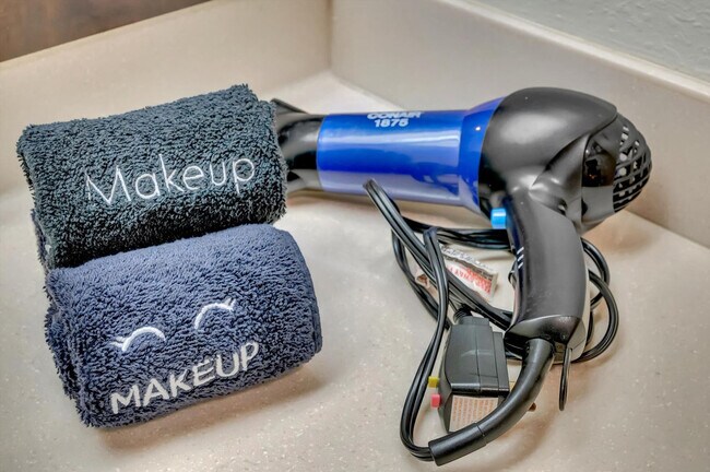 Building Photo - 8303 Palm Pkwy