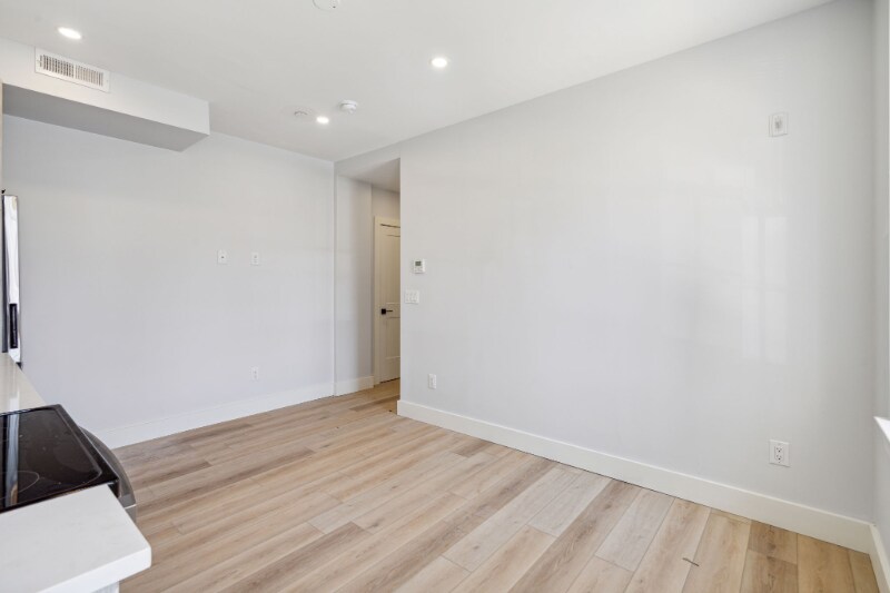 Building Photo - 3439 Lancaster Ave