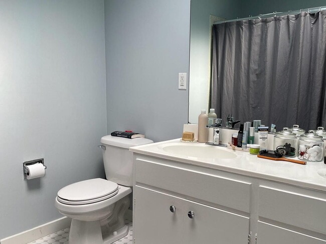 Building Photo - "Charming 4-Bedroom Home with 2 Baths in the Heart of San Francisco!"