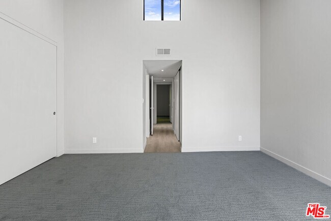 Building Photo - 1044 20th St