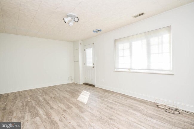 Building Photo - 14550 Farmcrest Pl