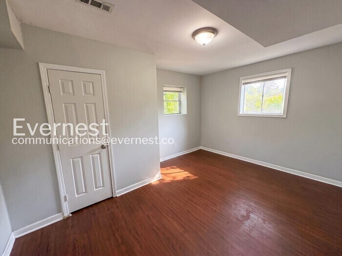 Building Photo - 193 W Canterbury Dr