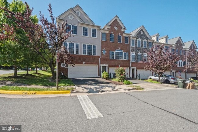 Building Photo - 47581 Royal Burnham Terrace