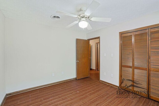 Building Photo - 229 N Burson Ave