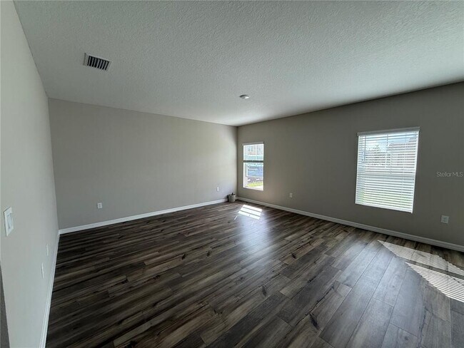 Building Photo - 3464 Dahlia Dr