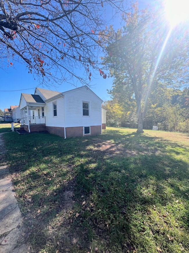 Building Photo - 2 Bedroom Home in Amherst County