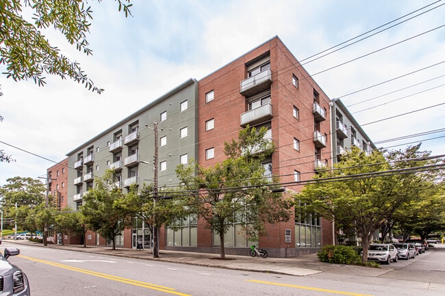 Building Photo - 620 Glen Iris Dr NE