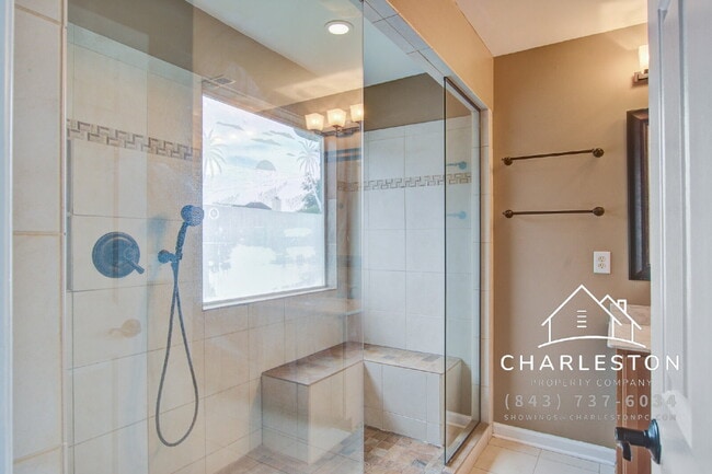 Building Photo - 5421 Red Tip Ln