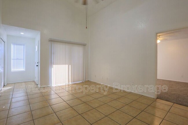 Building Photo - 850 S River Dr