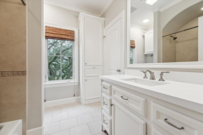 Building Photo - 3108 University Blvd