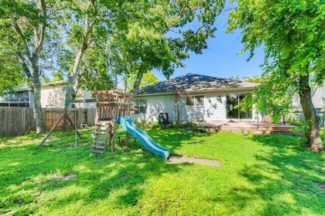 Building Photo - 303 Bello Dr