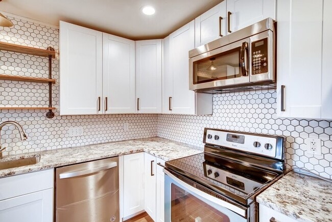 Building Photo - 1054 N Revere St