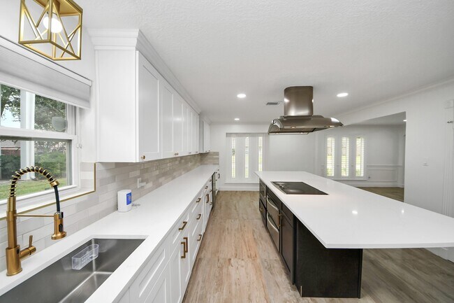 Building Photo - 1719 Saddlecreek Dr