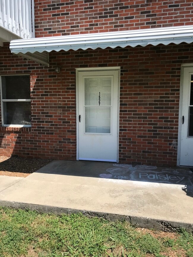 Building Photo - 1527 Meadow Spring Dr