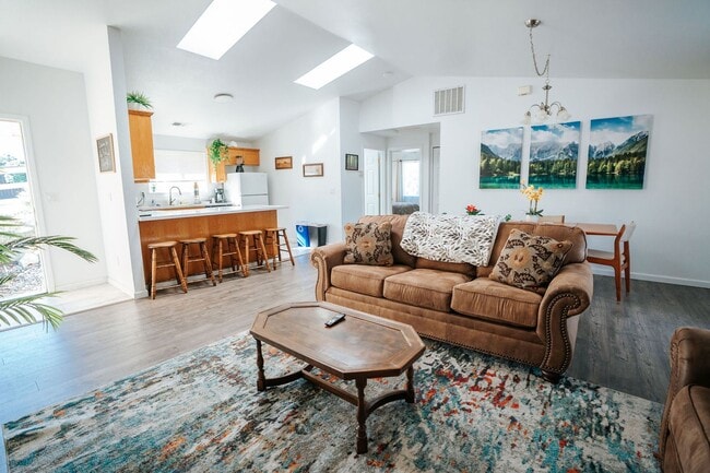 Building Photo - 4190 Hillside Ct