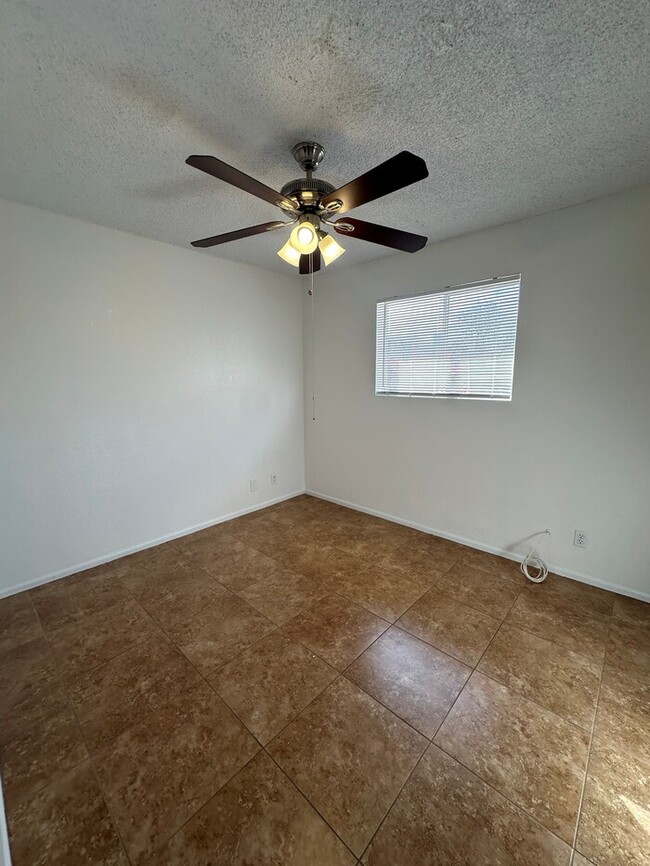 Building Photo - Fantastic 3BR/2BA Home in South Phoenix Av...