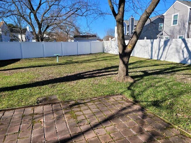 Building Photo - Ocean Lakes Single Family Home Ready for Move In!