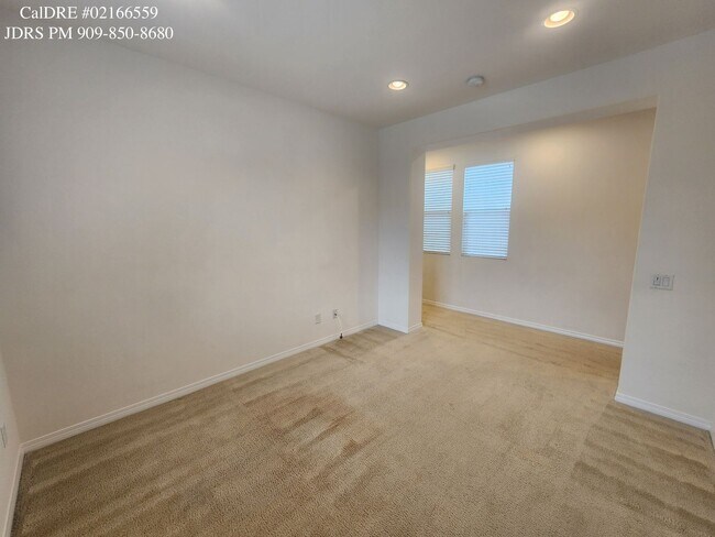 Building Photo - Eastvale 3 Bedroom Home